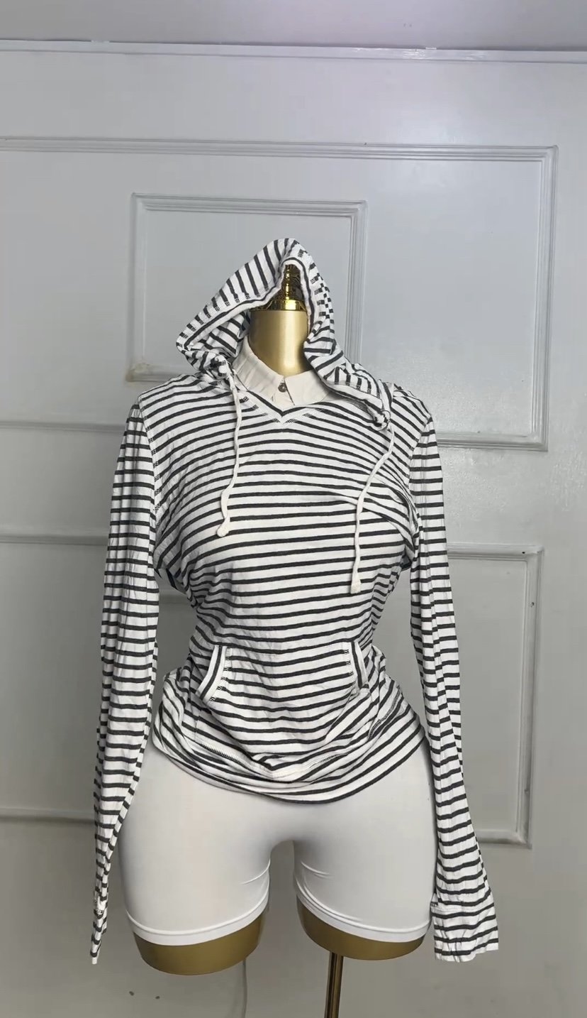 Black&white striped sweatshirt R815