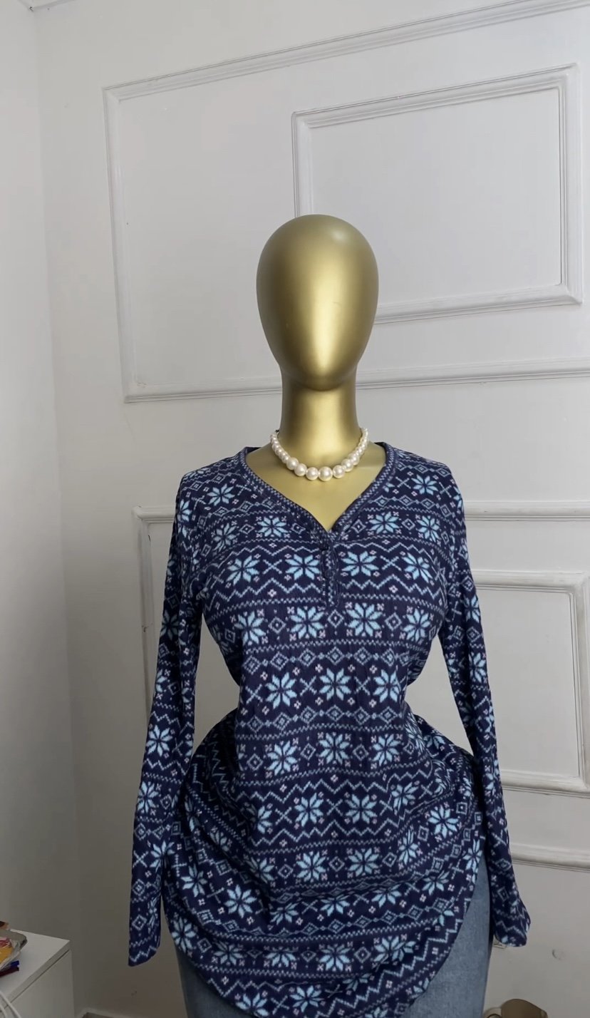 Stylish blue knitted top R734