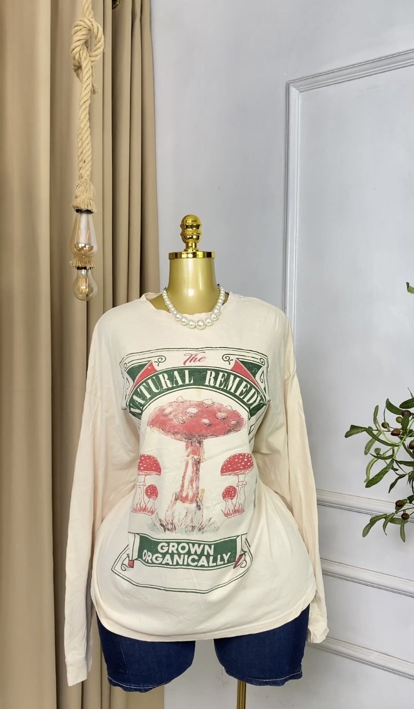 Cream sweatshirt M303