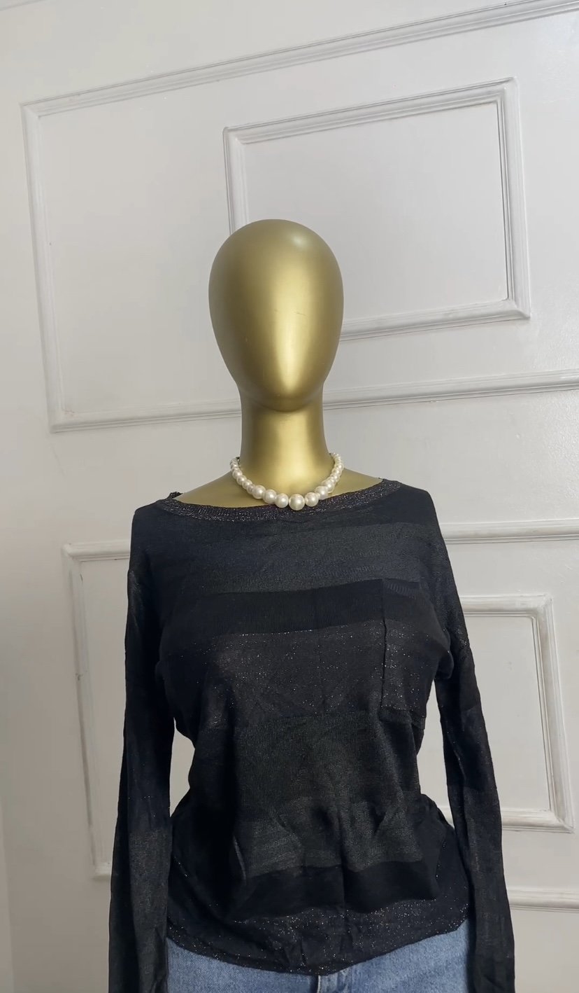 Black shiny top R724