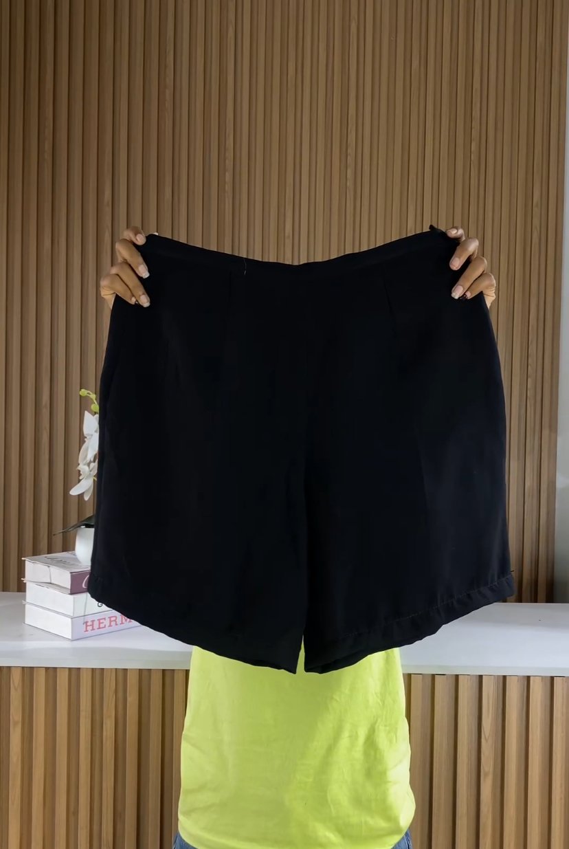 Black T short 036