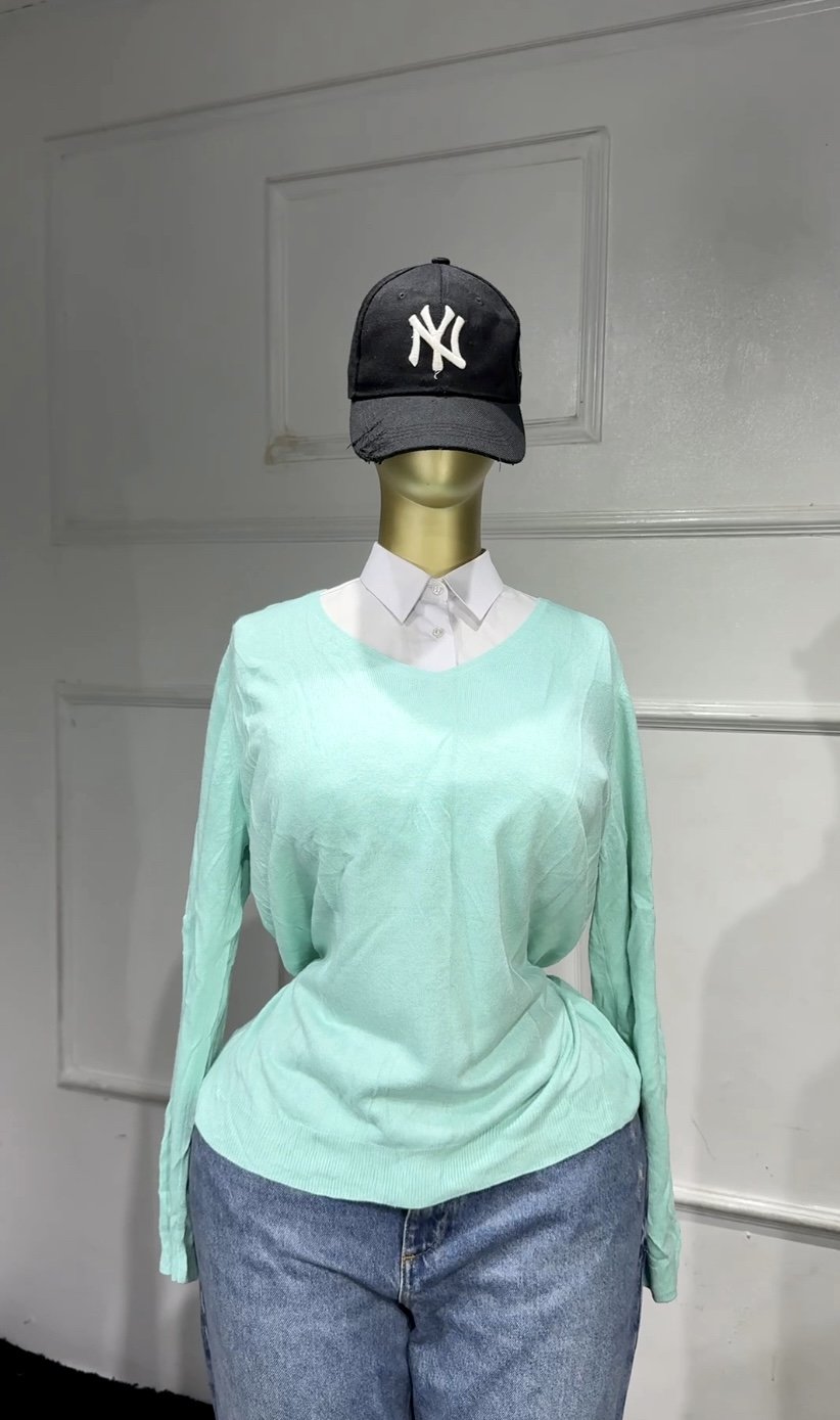 Stylish light green sweatshirt S052