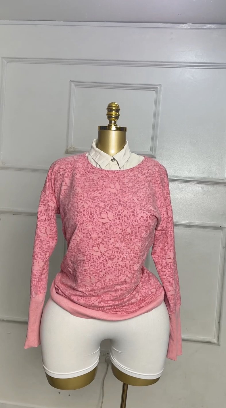 Pink sweatshirt R810