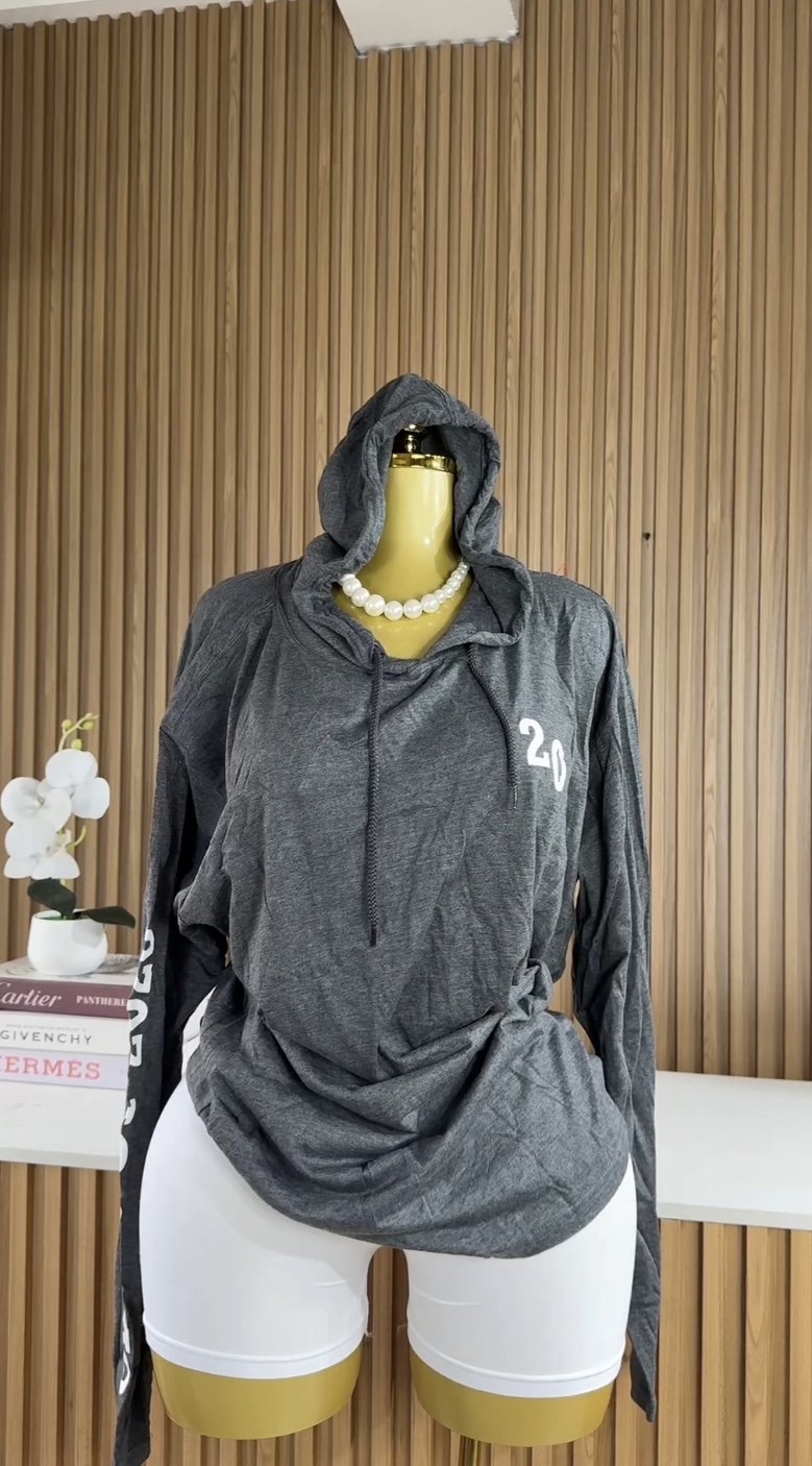 Grey sweatshirt R740
