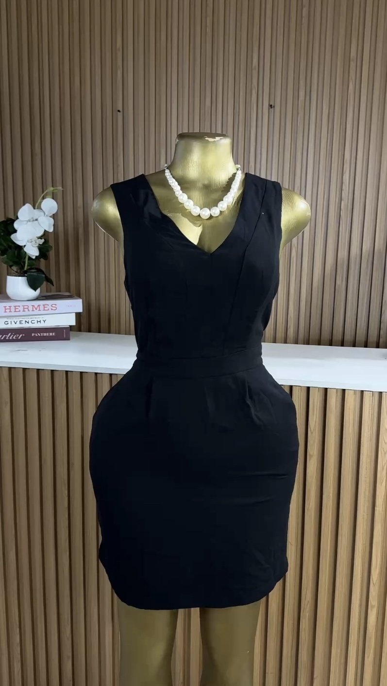 Stylish black sleeveless dress B297 (40D)