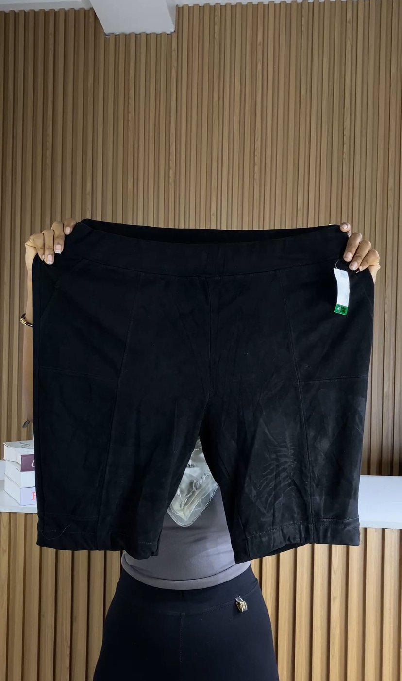 Black T short 340
