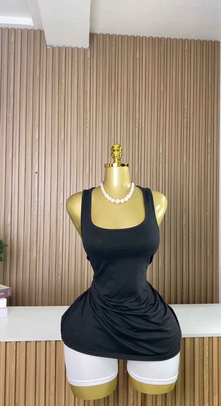 Black sleeveless top R618