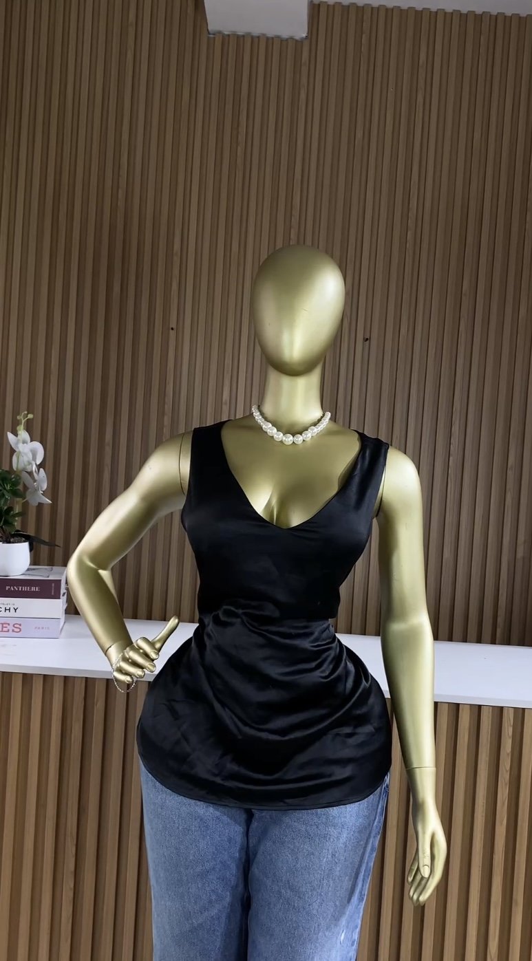 Black sleeveless top R217