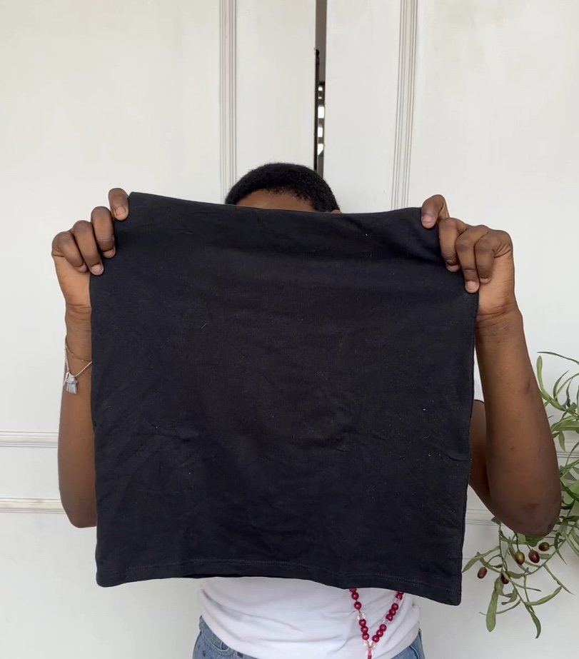 Short black skirt 042