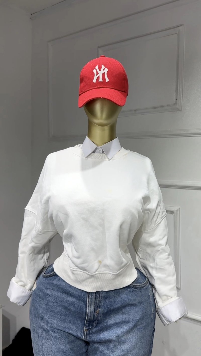 White sweatshirt S186