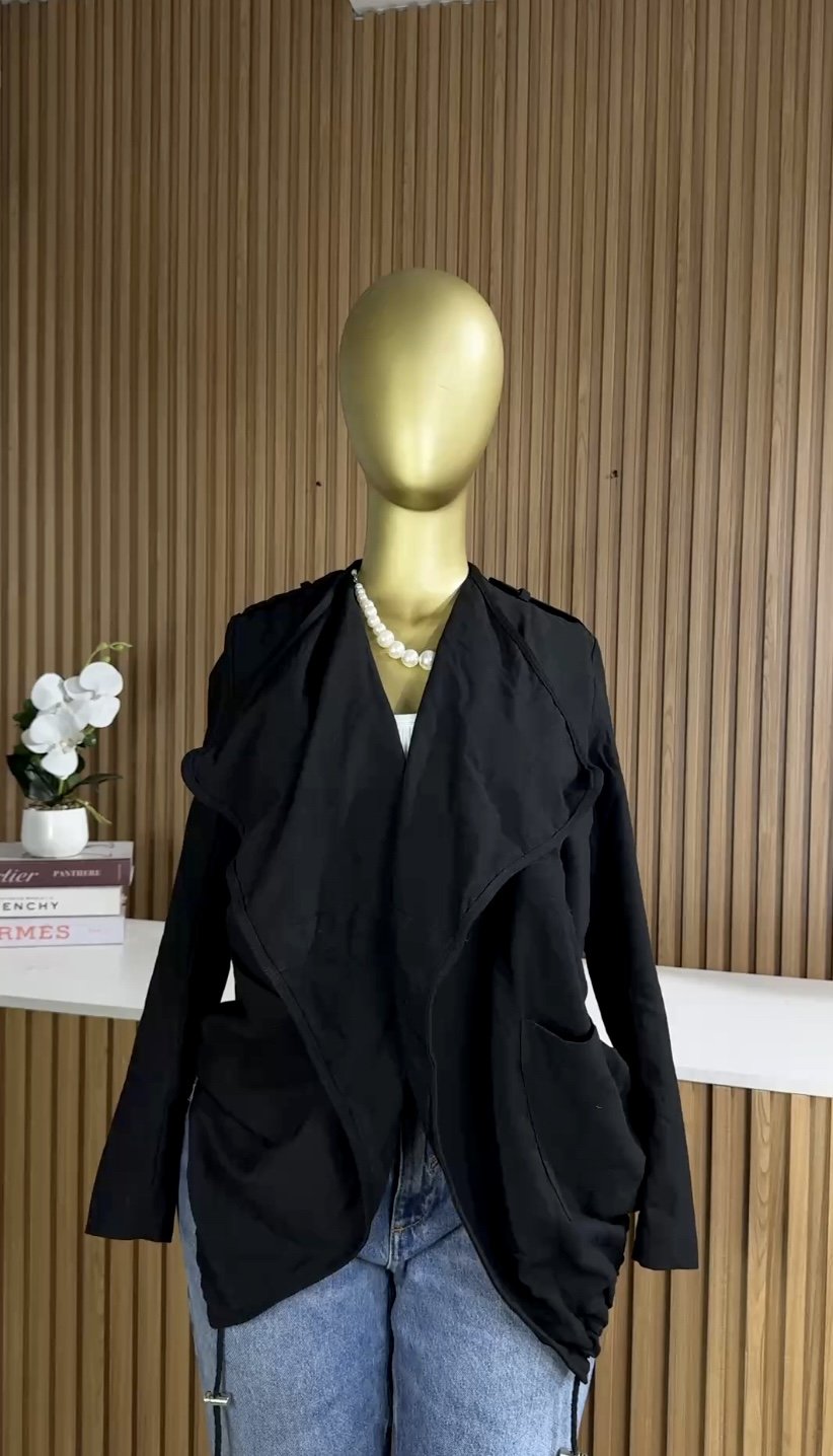 Stylish black blazer S146