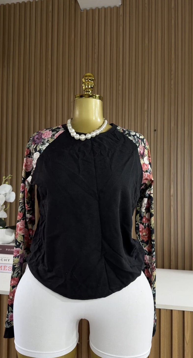 Black floral sweatshirt R747