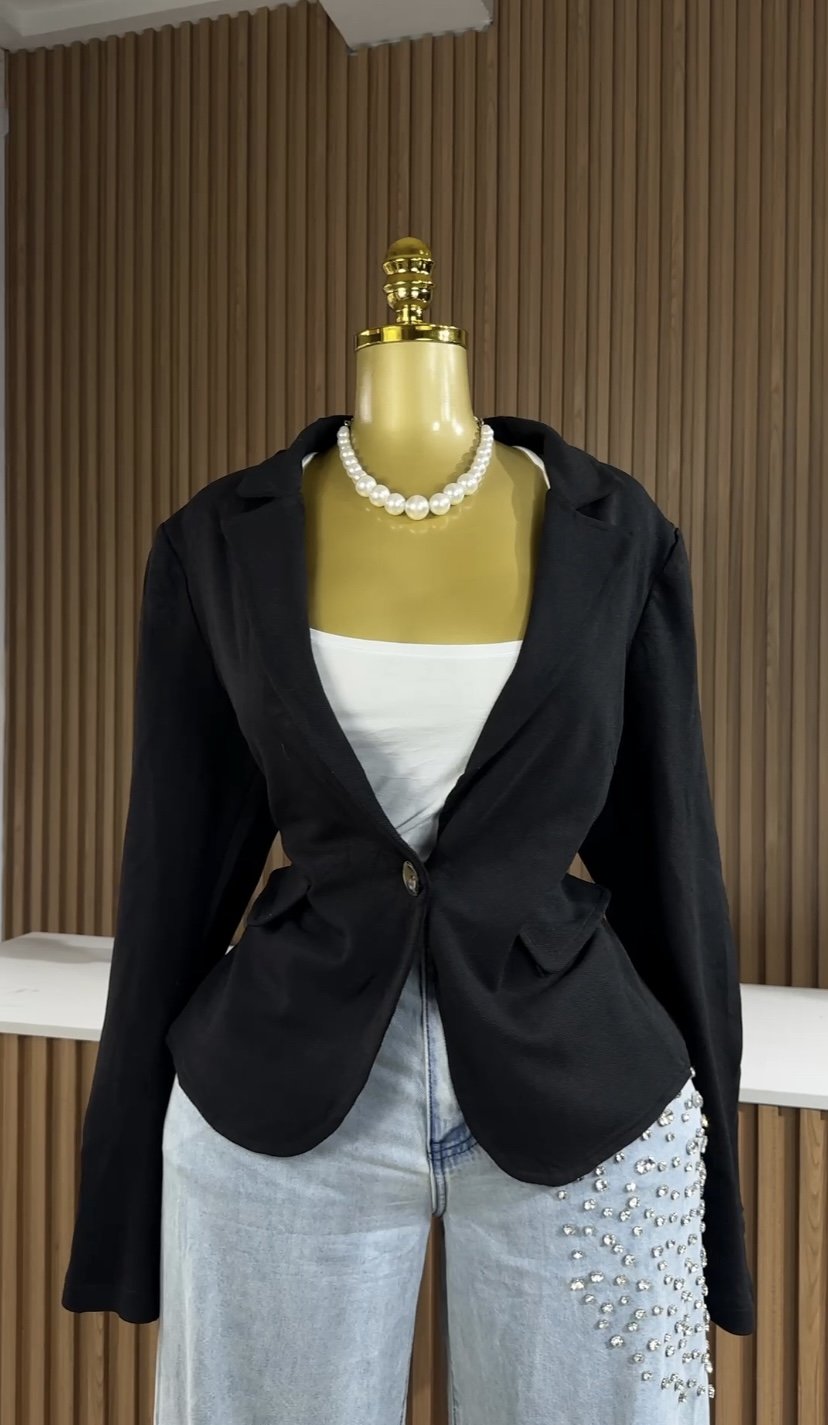 Stylish black blazer A242