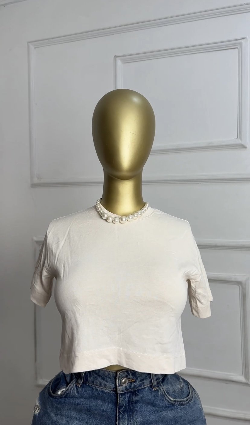 Off white crop top R667