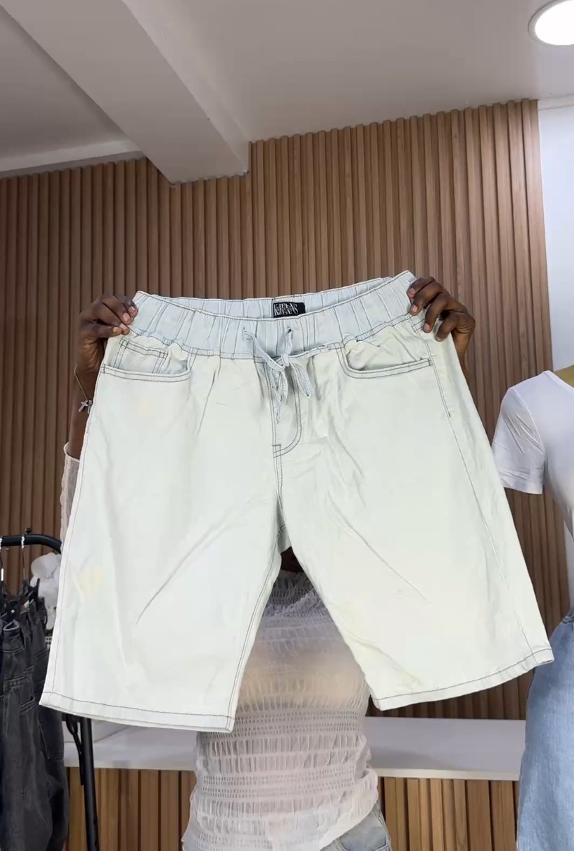 Stylish off-white short 129
