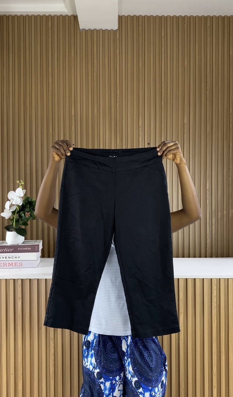 Length 29 Black capri pant C078