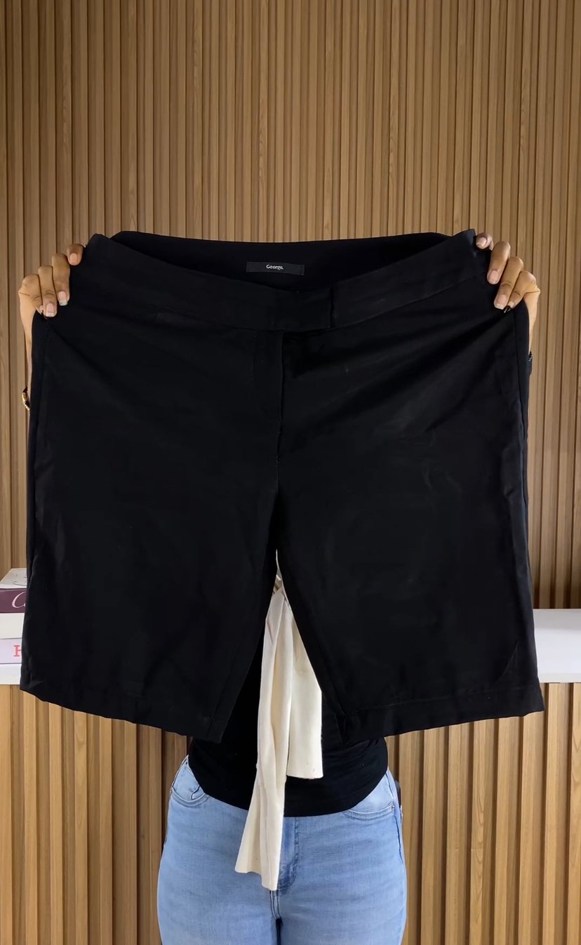 Black T short 090