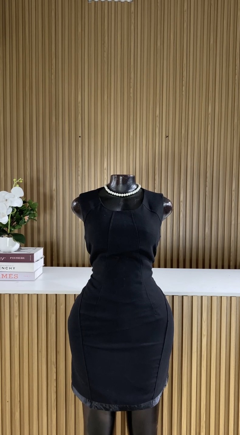 Black armless cop dress C134