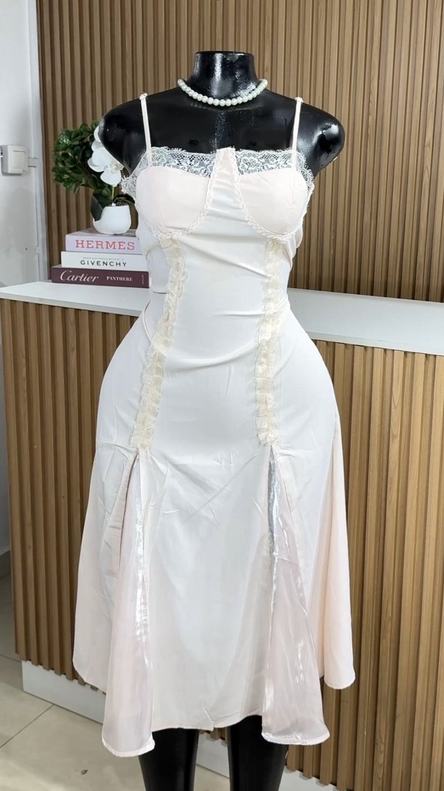 Off-white satin slip dress 353 (40D)