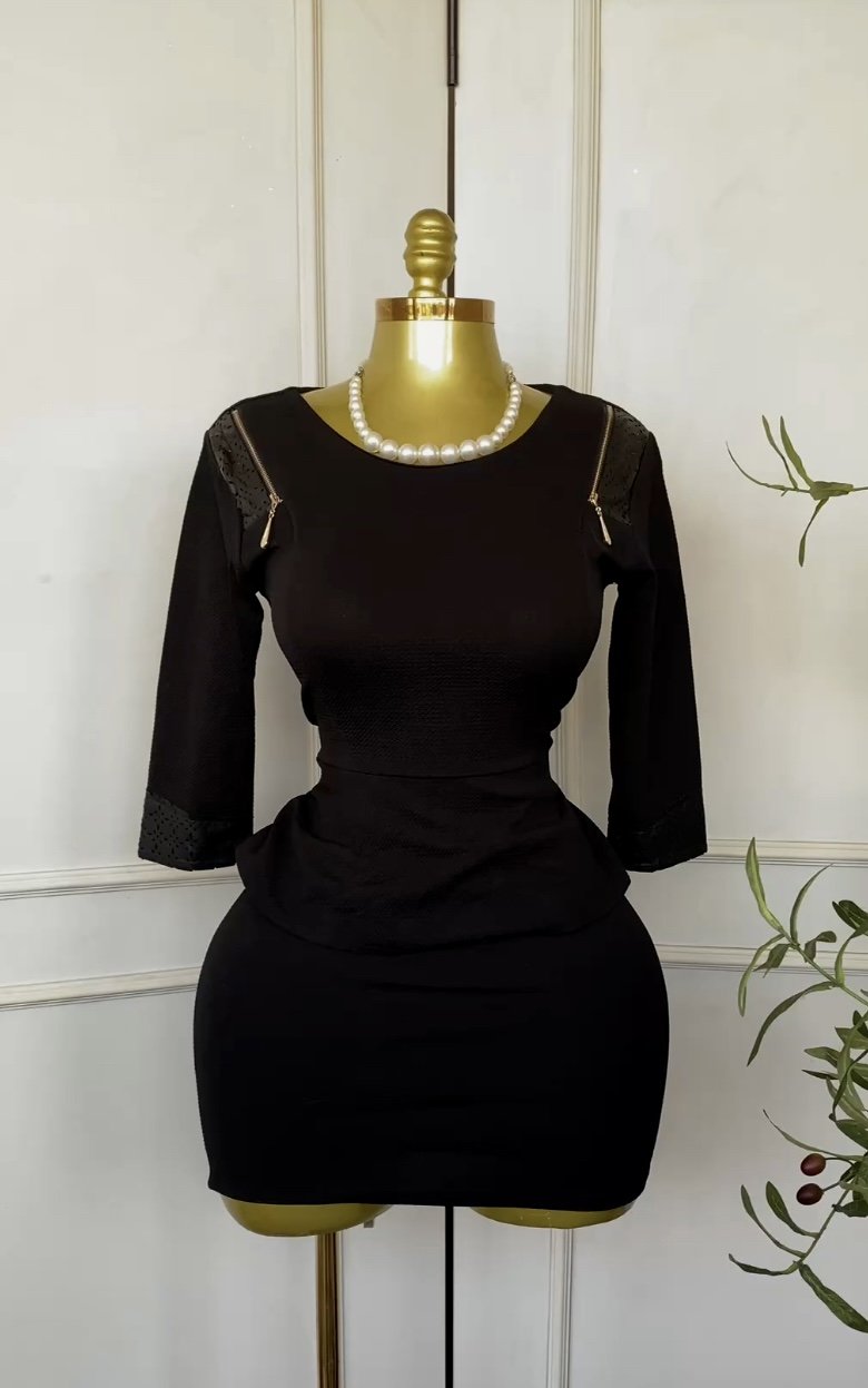 Black knee-length cocktail dress 548 (40D)