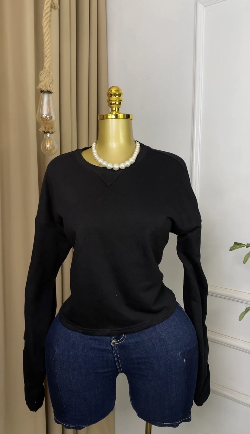 Stylish black sweatshirt M214