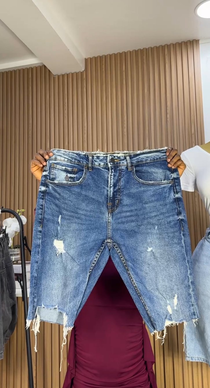 Dark blue ripped short 130